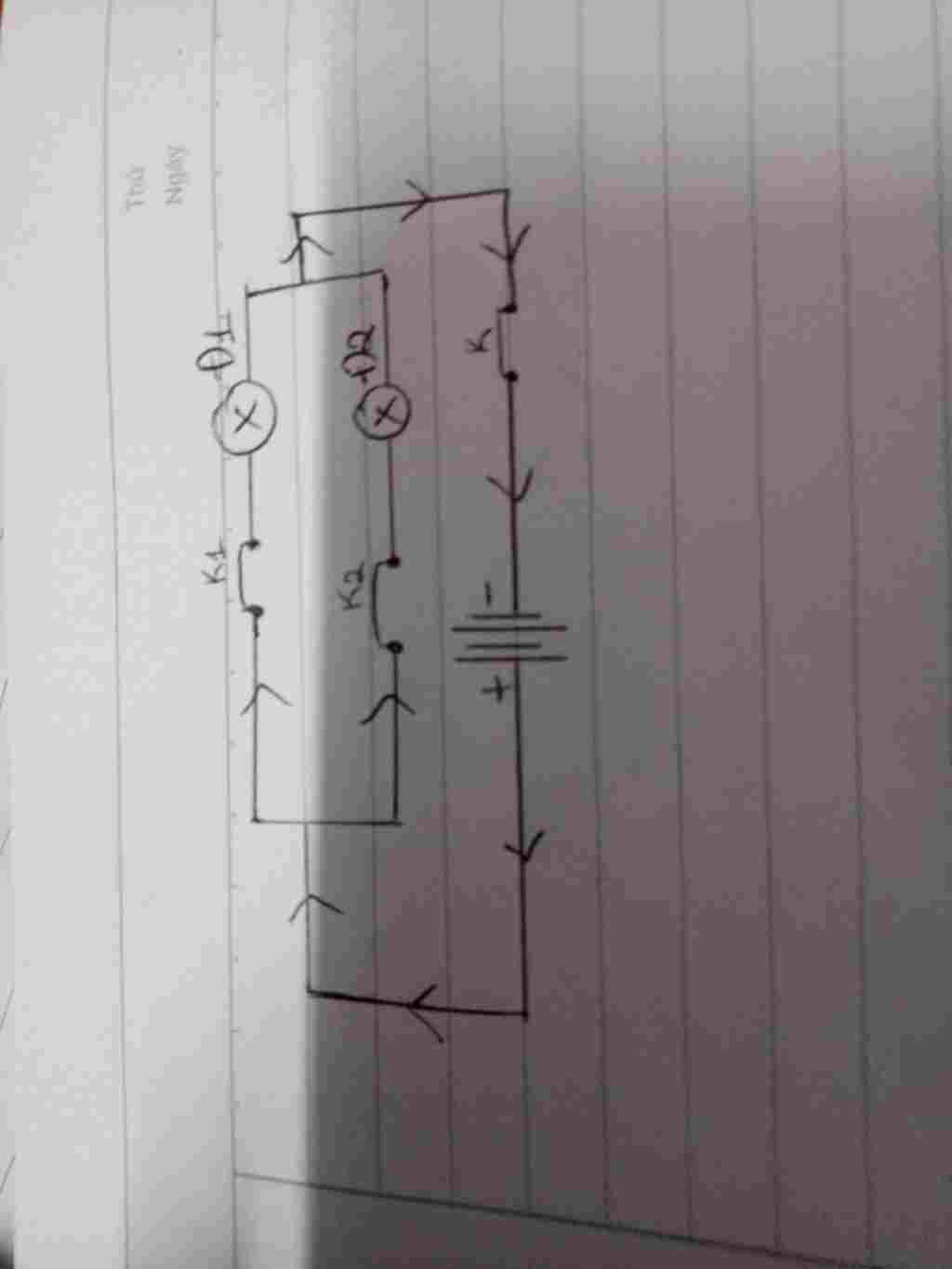 vat-ly-lop-7-ve-va-ac-dinh-chieu-dong-dien-trong-mach-dien-sau-nguon-dien-2-pin-2-cong-tac-2-bon